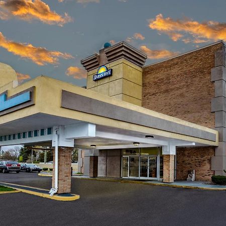 Days Inn By Wyndham Livonia Canton Detroit Exterior photo
