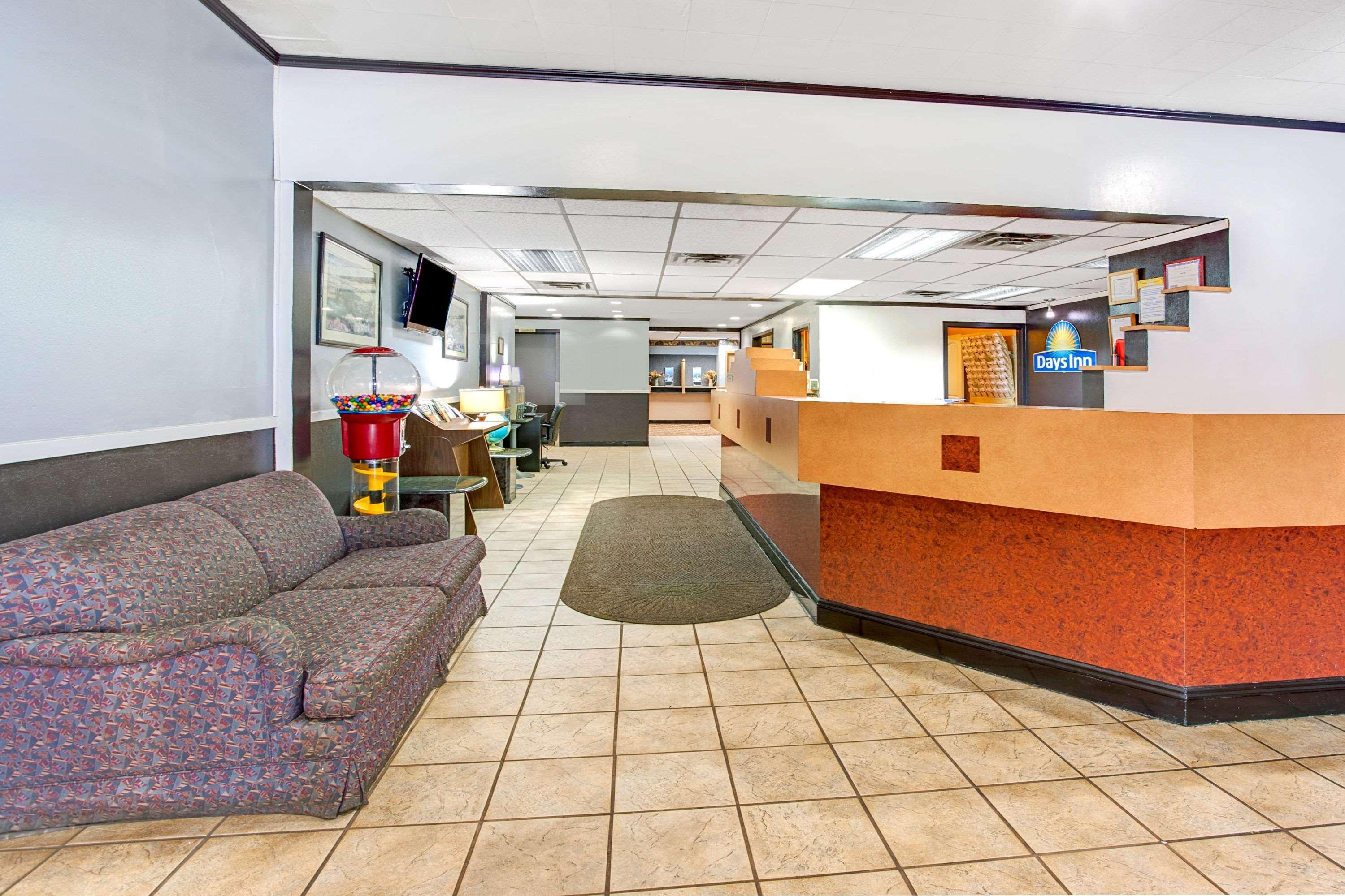 Days Inn By Wyndham Livonia Canton Detroit Exterior photo
