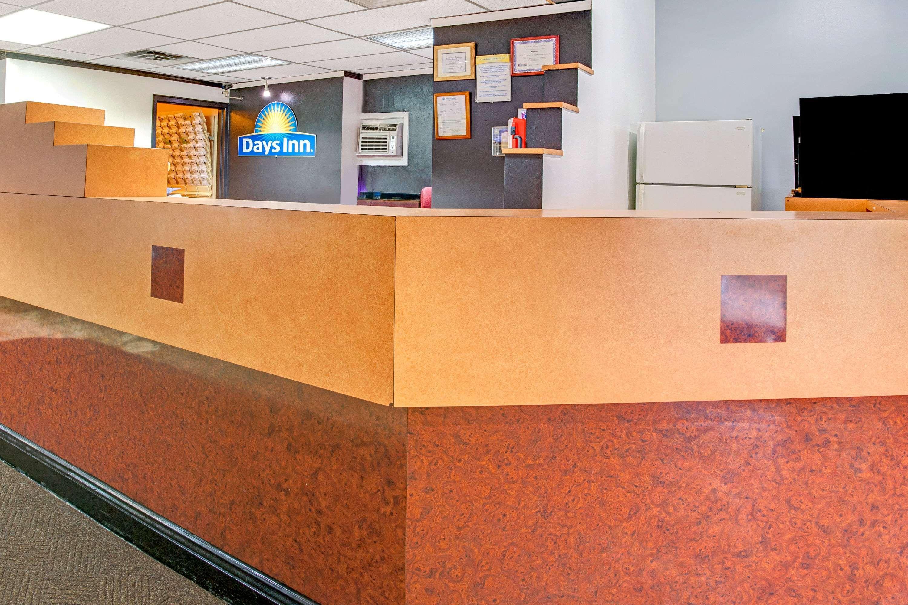 Days Inn By Wyndham Livonia Canton Detroit Exterior photo
