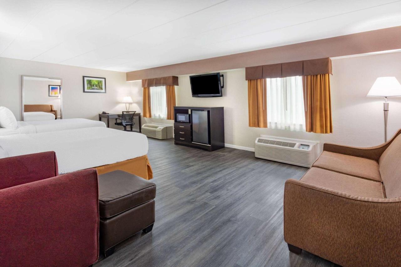 Days Inn By Wyndham Livonia Canton Detroit Exterior photo