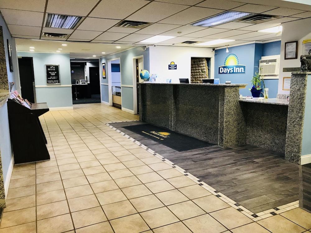 Days Inn By Wyndham Livonia Canton Detroit Exterior photo
