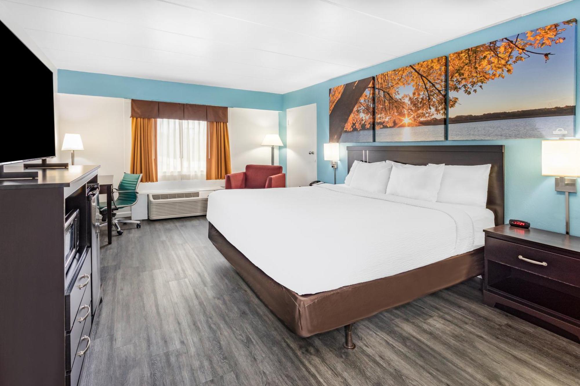 Days Inn By Wyndham Livonia Canton Detroit Room photo